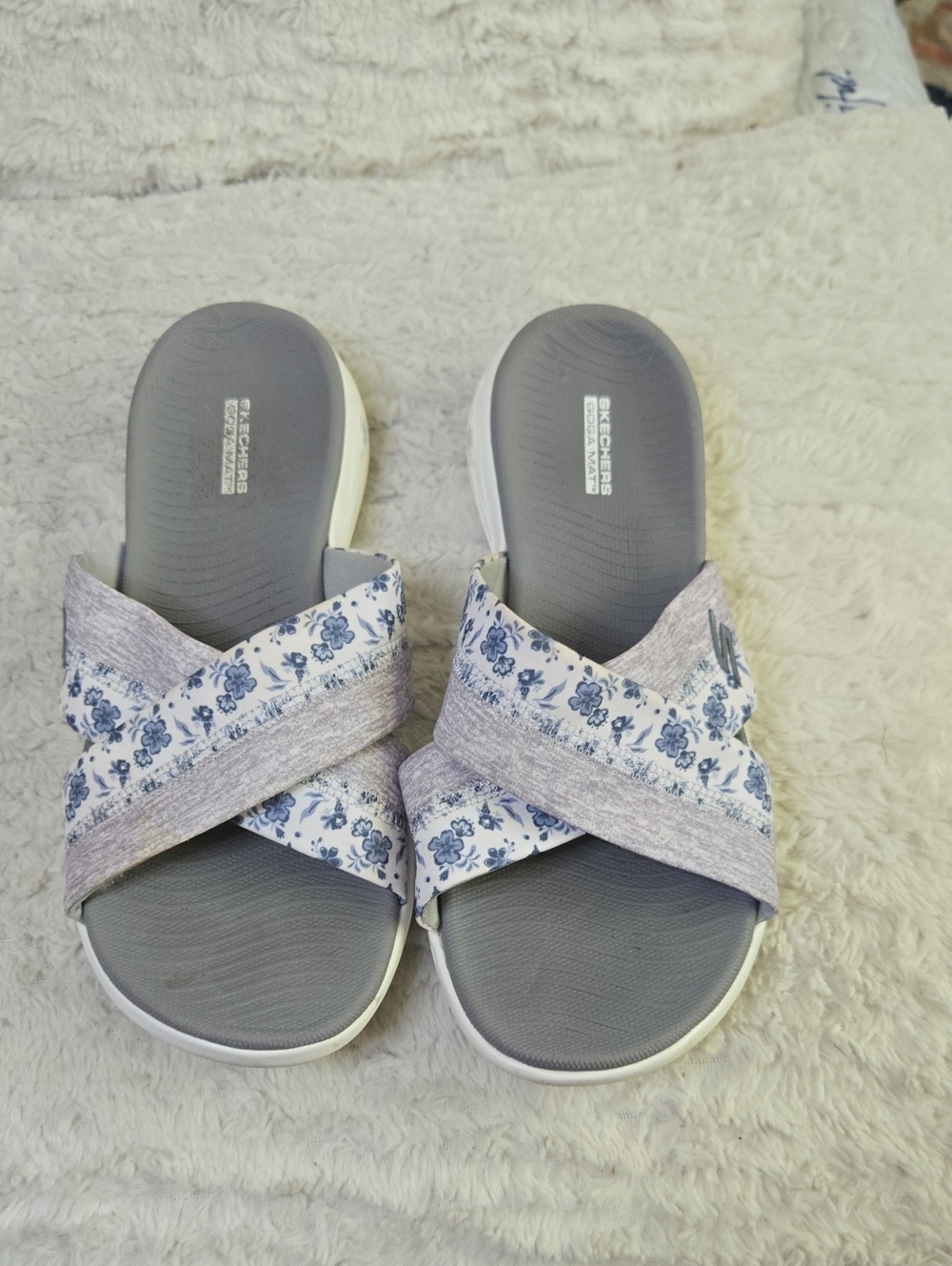 Skechers Women's Gray and Blue Floral Crossband Slide Sandals